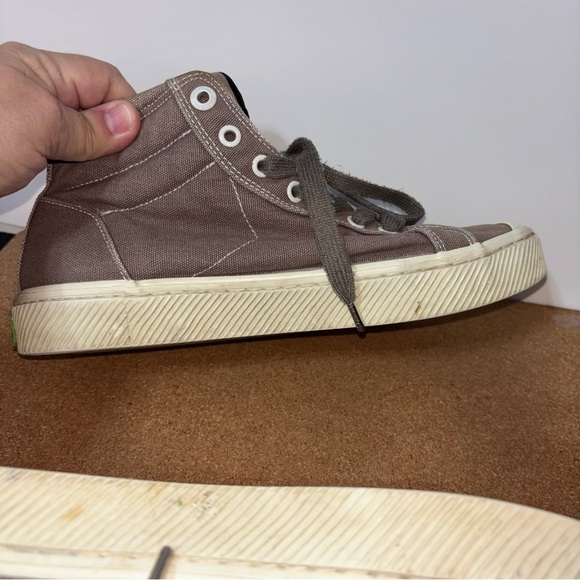 Cariuma Pantone Unisex Beige Tan High-Top Sneakers Men's 6.5 Women's 8 Lace Up - Picture 9 of 14